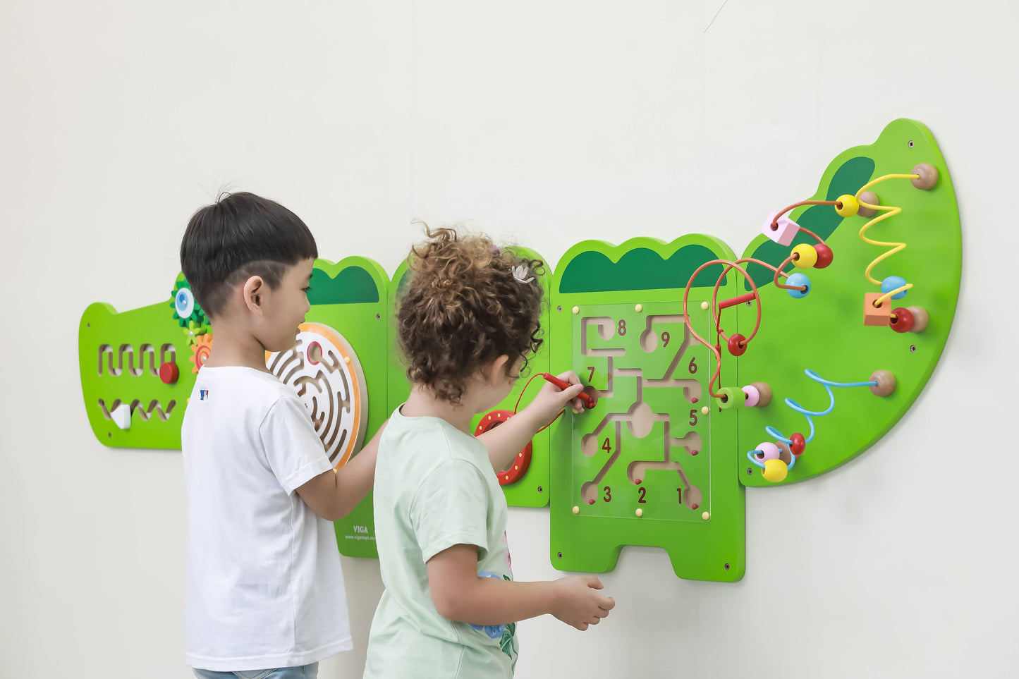 Viga Crocodile Wall Toy
