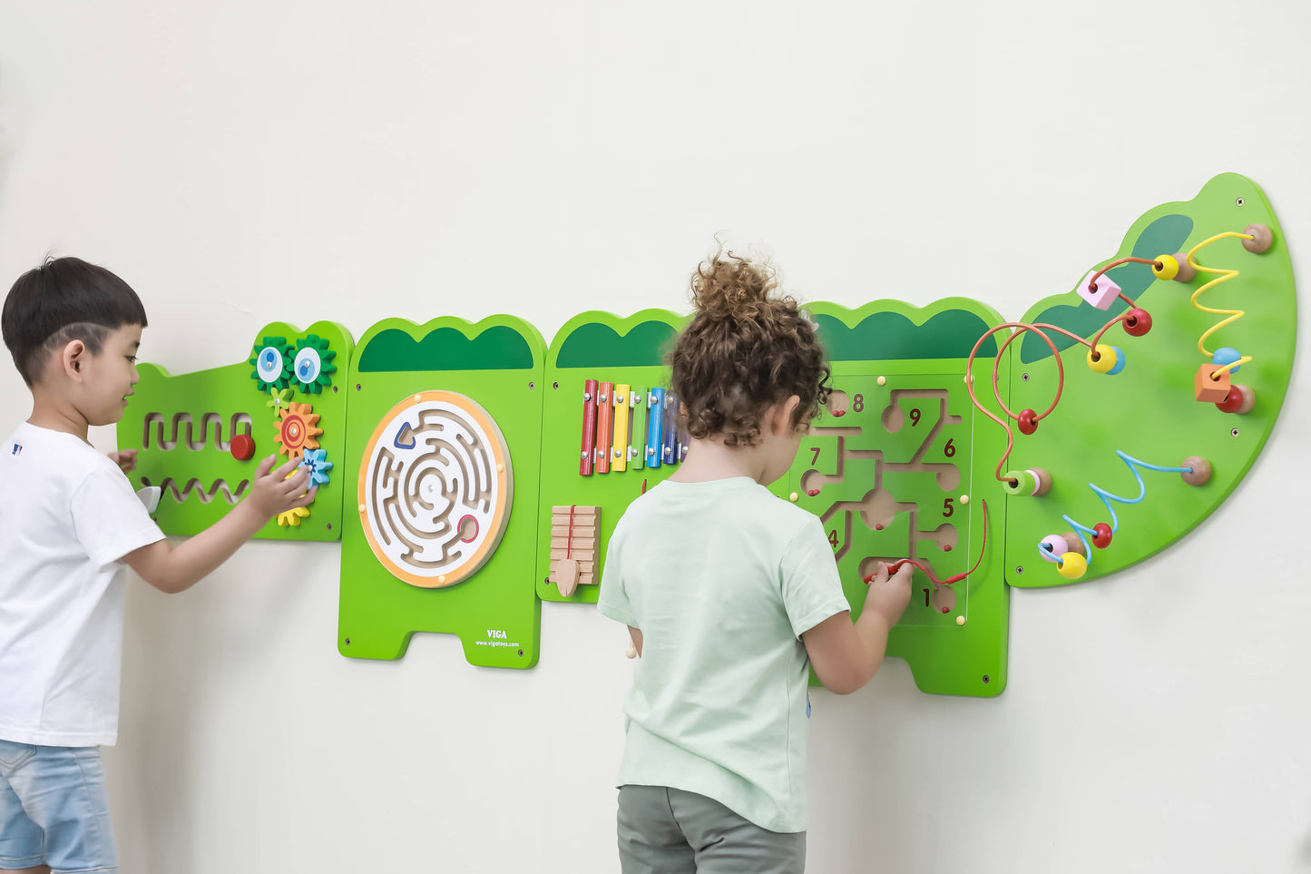 Viga Crocodile Wall Toy
